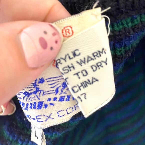 90s TALLY HO Green and Blue Plaid Gold Button Accent Button Up Cardigan - Picture 6 of 7